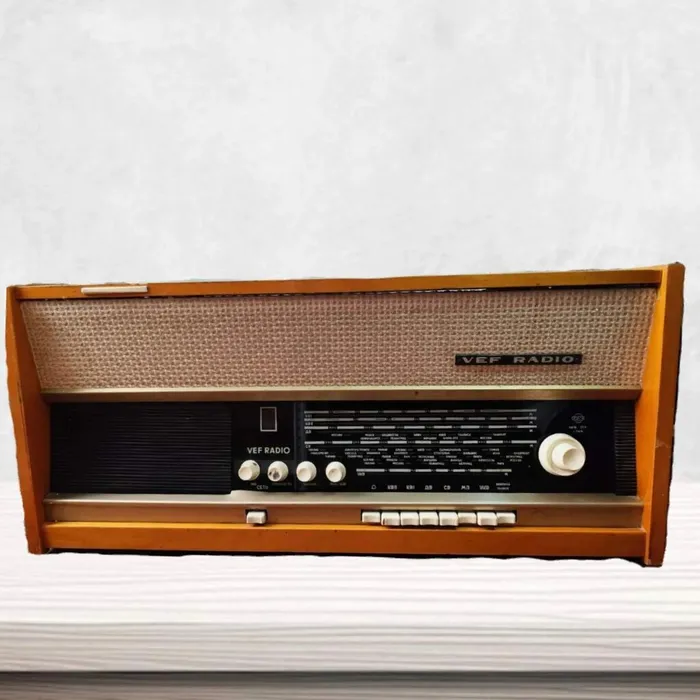 Сетевая ламповая радиола «VEF RADIO»
