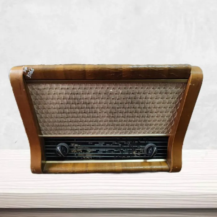 Сетевая ламповая радиола «Рекорд-61»