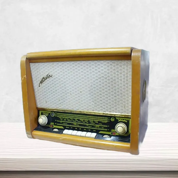 Сетевая ламповая радиола «Комета»